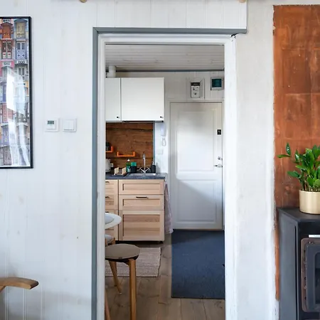 Garden Next To Telliskivi & Old Town 아파트 탈린